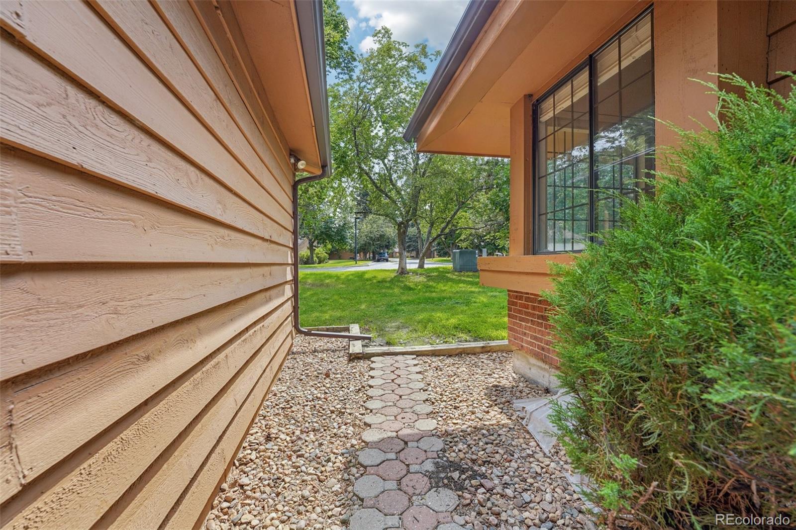 MLS Image #28 for 59 s eagle circle,aurora, Colorado