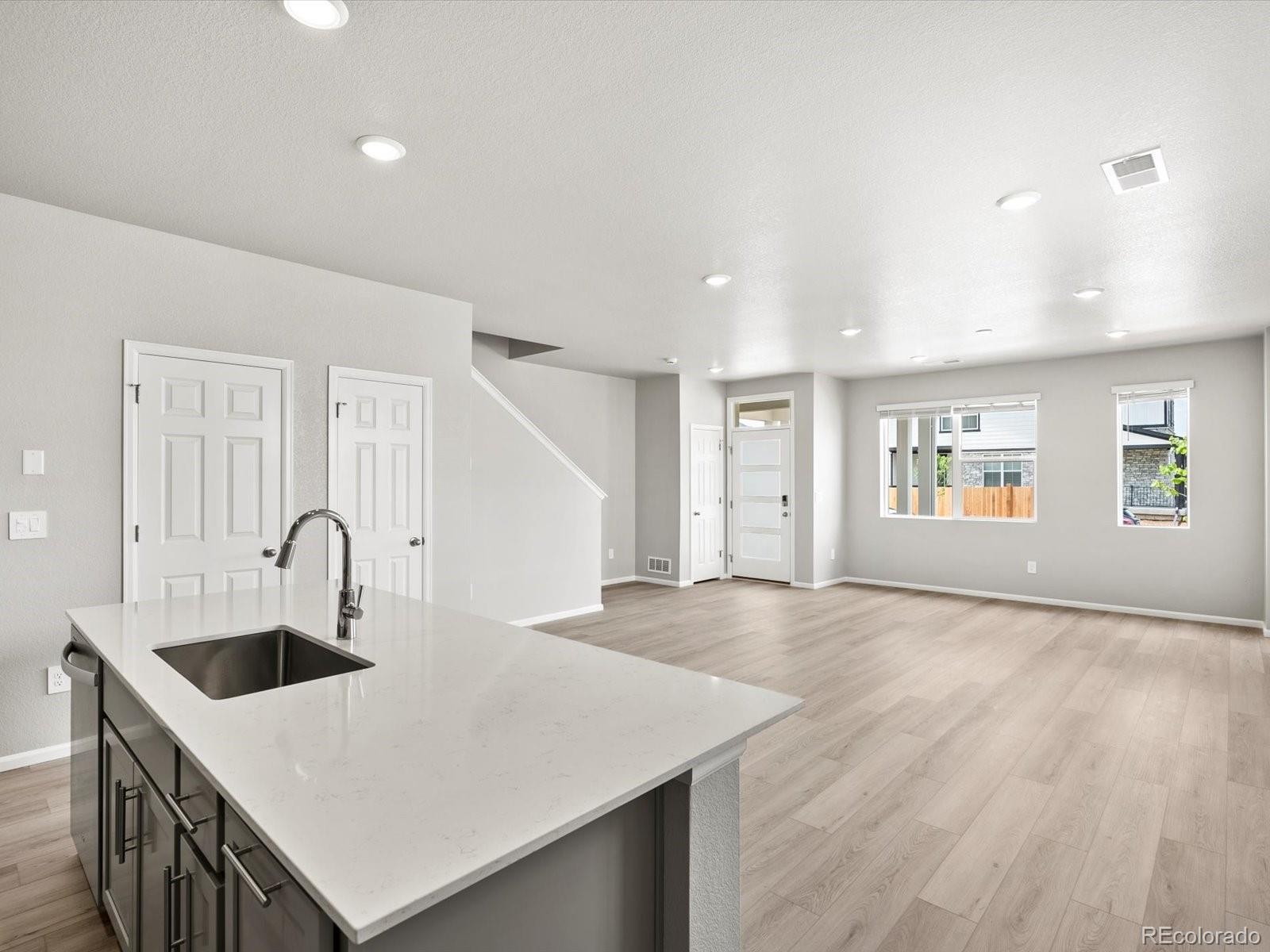 MLS Image #2 for 780 n tempe street,aurora, Colorado