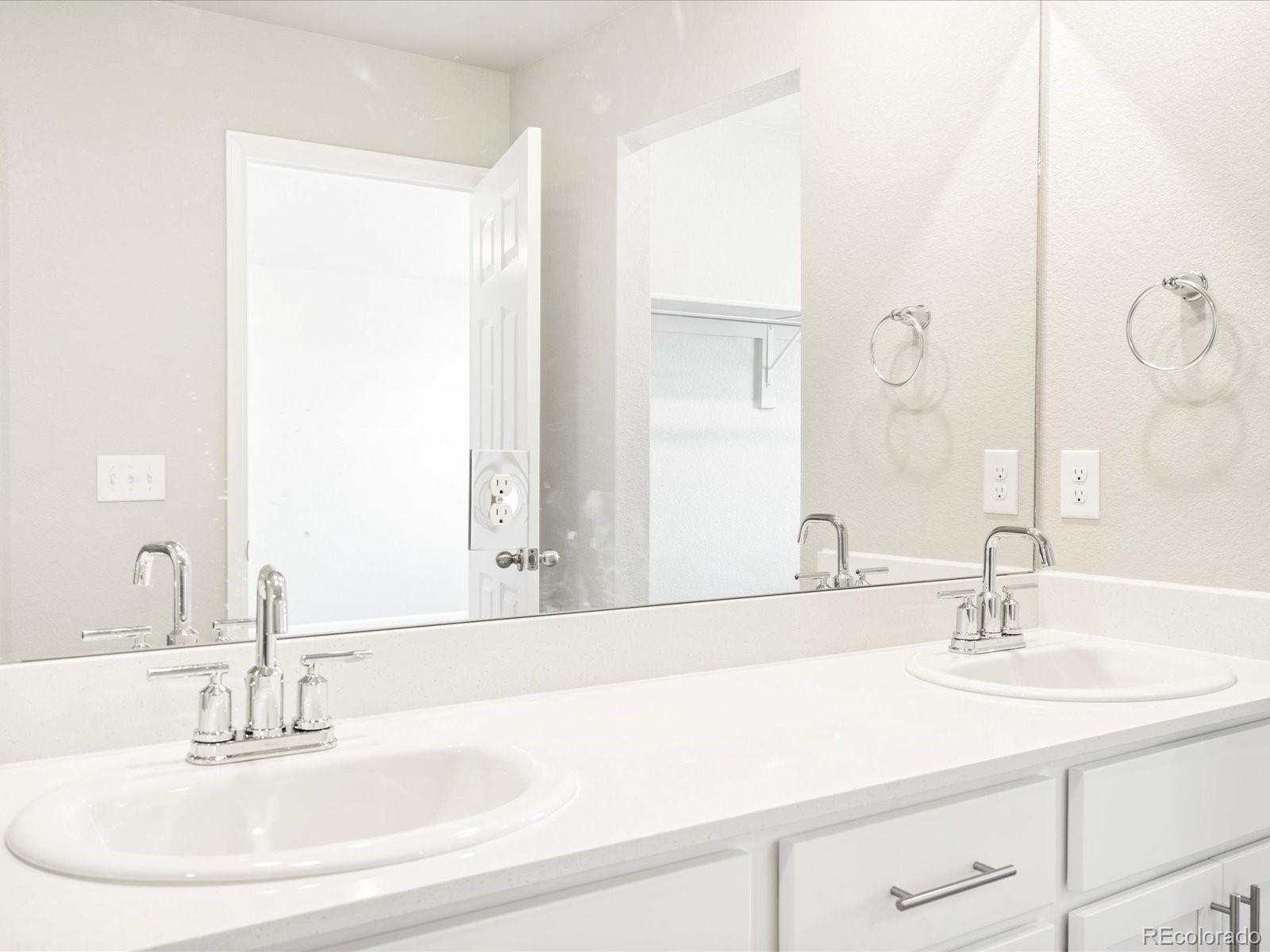 MLS Image #15 for 792 n tempe street,aurora, Colorado