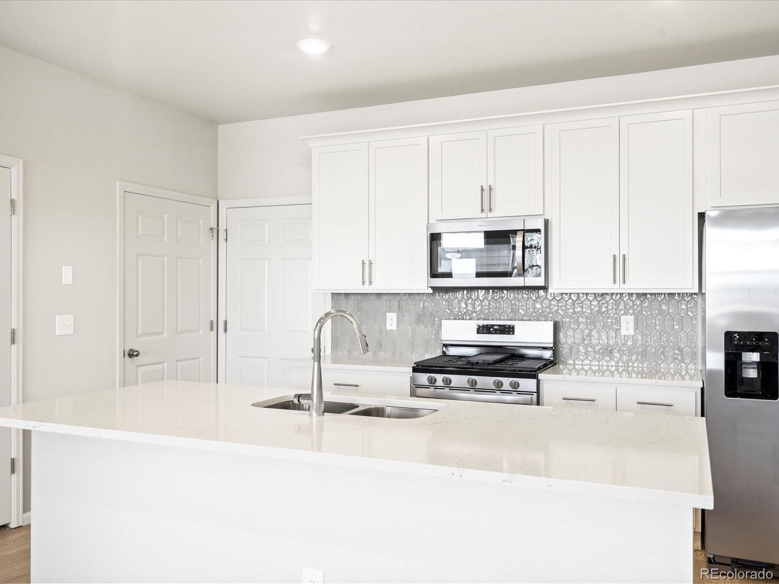 MLS Image #2 for 792 n tempe street,aurora, Colorado