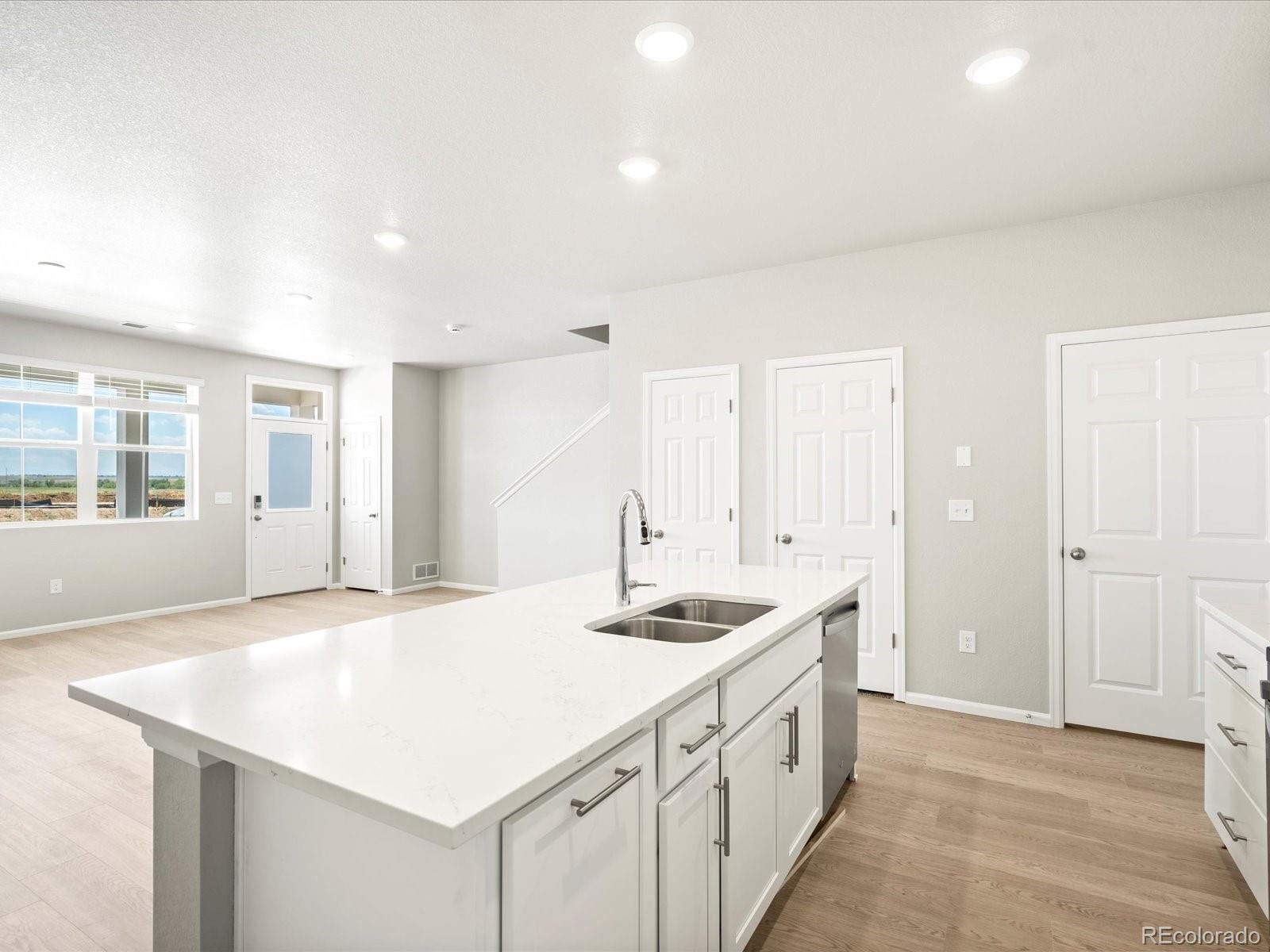 MLS Image #4 for 792 n tempe street,aurora, Colorado