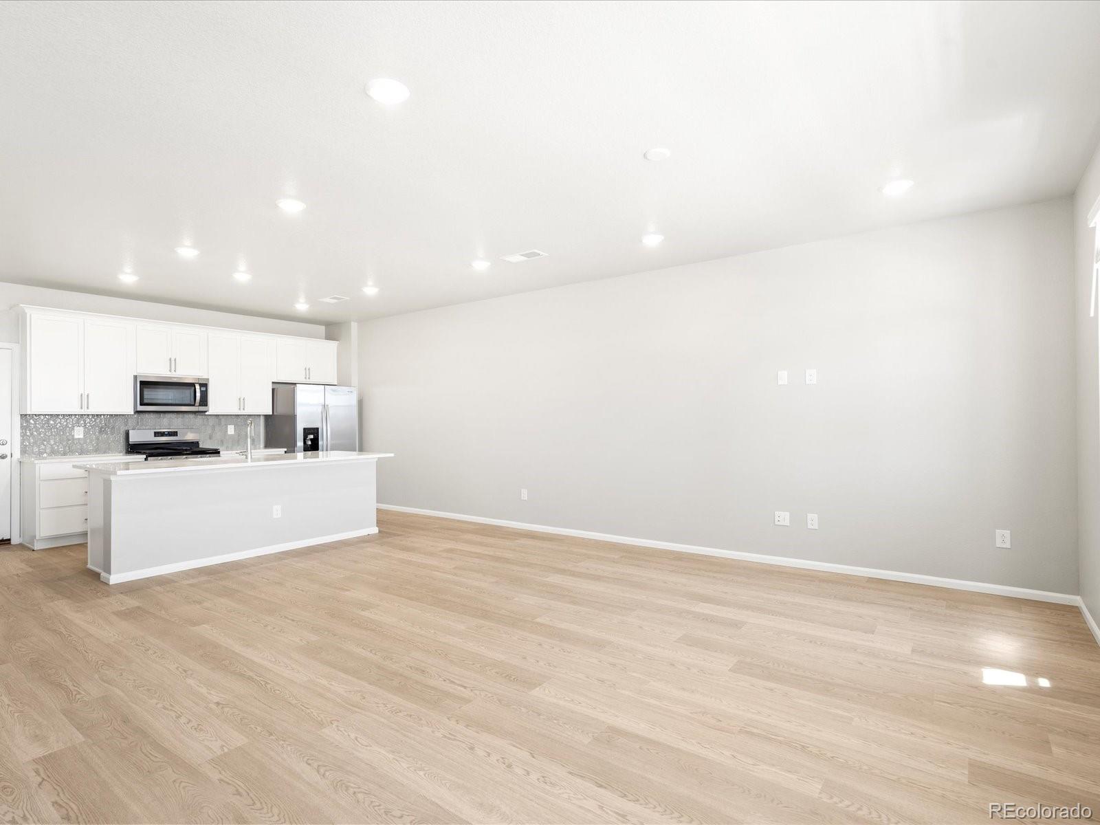 MLS Image #5 for 792 n tempe street,aurora, Colorado