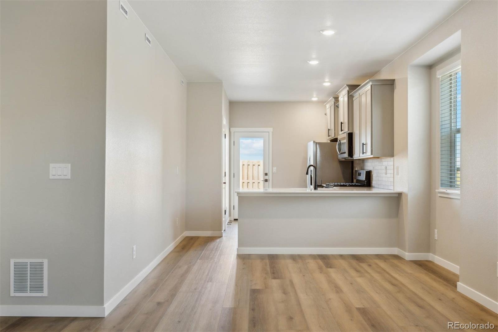 MLS Image #5 for 9441  yampa street,commerce city, Colorado