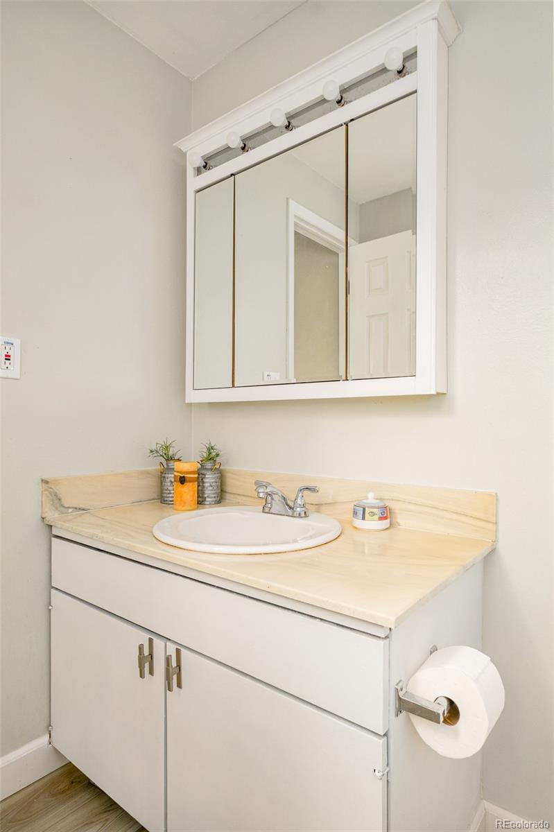 MLS Image #14 for 3073 s xanthia street,denver, Colorado