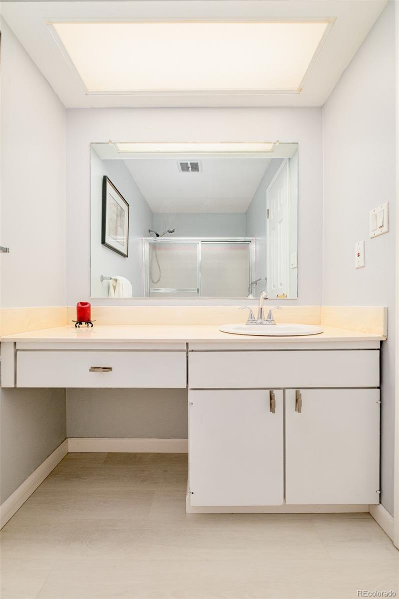 MLS Image #16 for 3073 s xanthia street,denver, Colorado