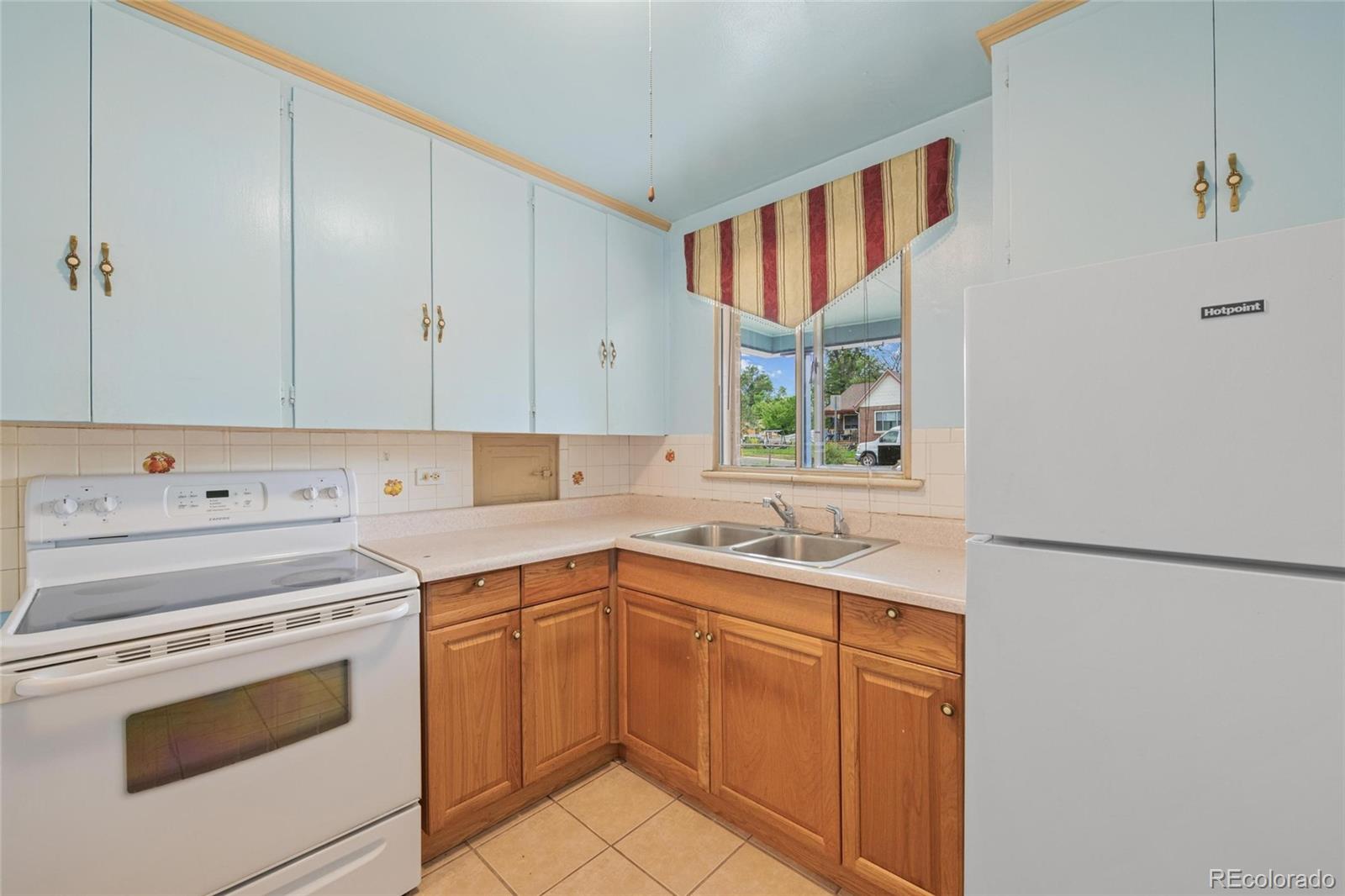 MLS Image #5 for 582 s alcott street,denver, Colorado