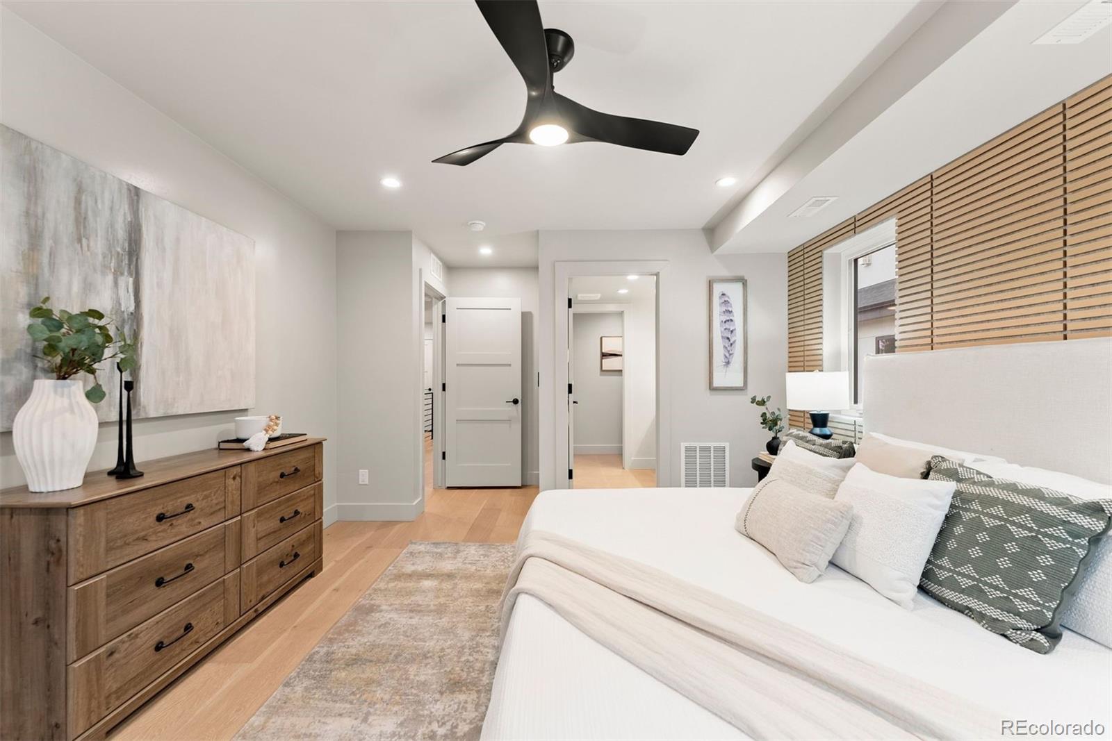 MLS Image #10 for 2522 s cherokee street,denver, Colorado