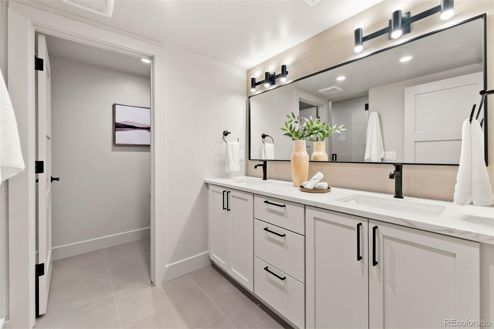 MLS Image #11 for 2522 s cherokee street,denver, Colorado