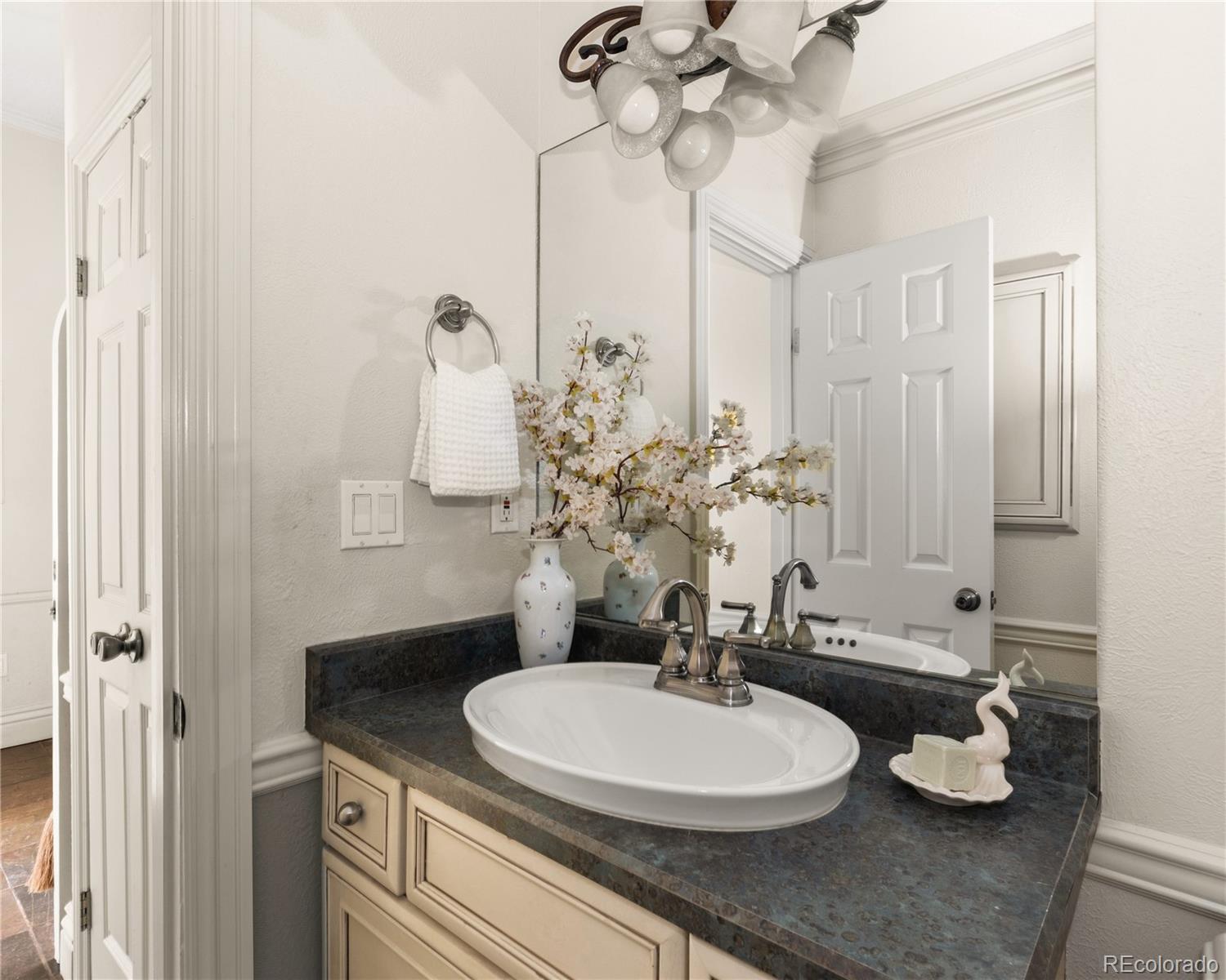 MLS Image #19 for 707 n washington street,denver, Colorado