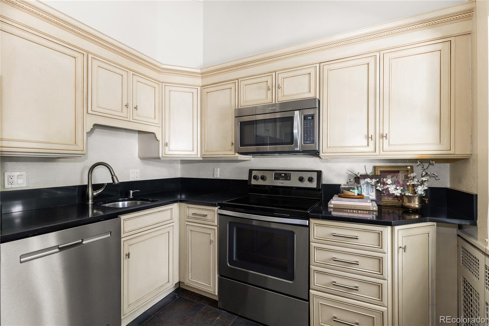 MLS Image #9 for 707 n washington street,denver, Colorado