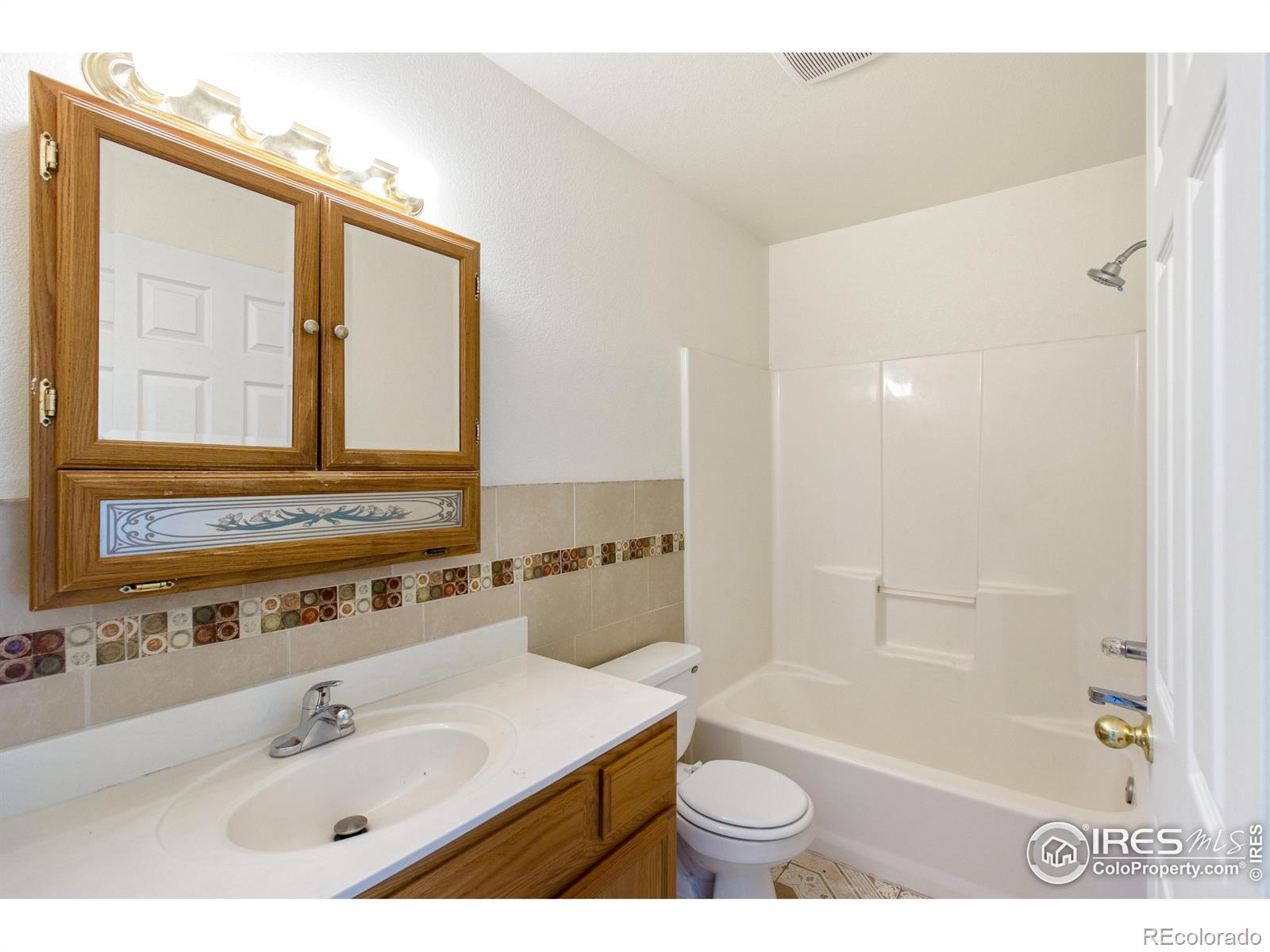 MLS Image #11 for 3302  39th avenue,evans, Colorado