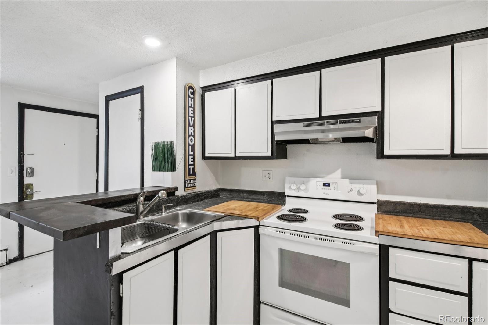MLS Image #11 for 1140 n downing street,denver, Colorado