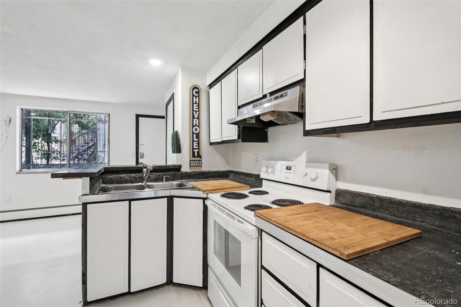 MLS Image #12 for 1140 n downing street,denver, Colorado
