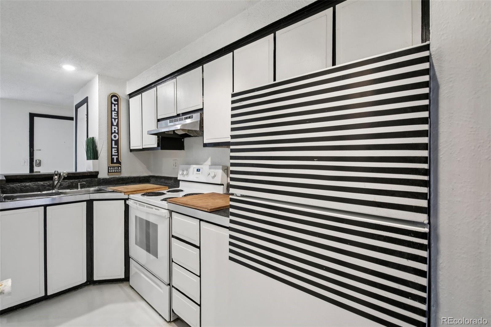 MLS Image #13 for 1140 n downing street,denver, Colorado