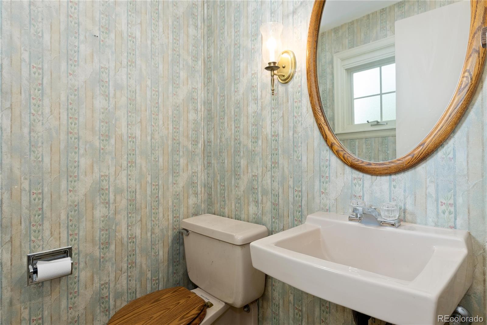 MLS Image #18 for 2595 s leyden street,denver, Colorado