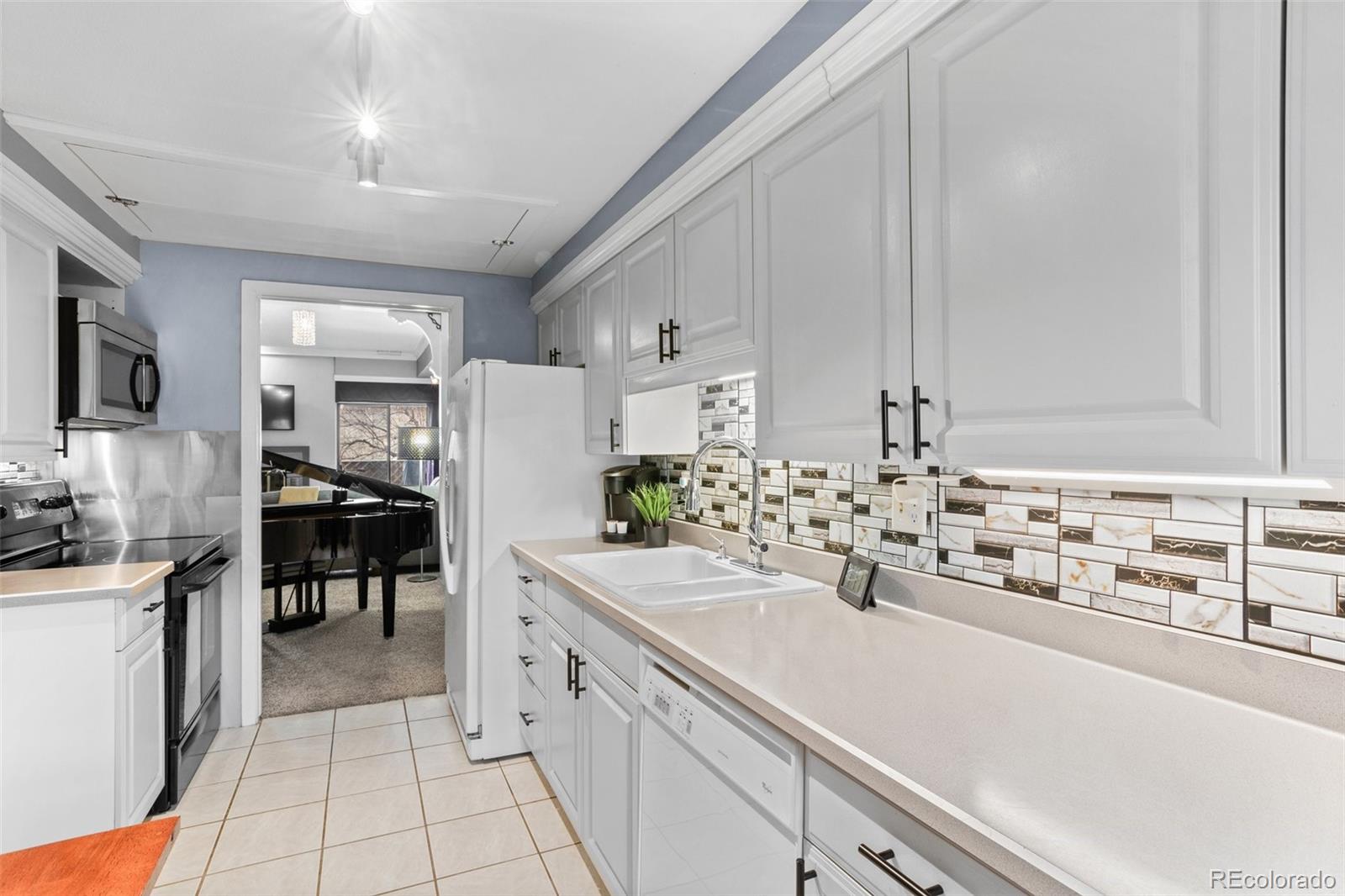 MLS Image #8 for 7201 e quincy avenue,denver, Colorado