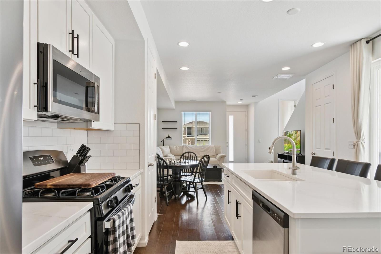 MLS Image #3 for 1627 s andes way,aurora, Colorado