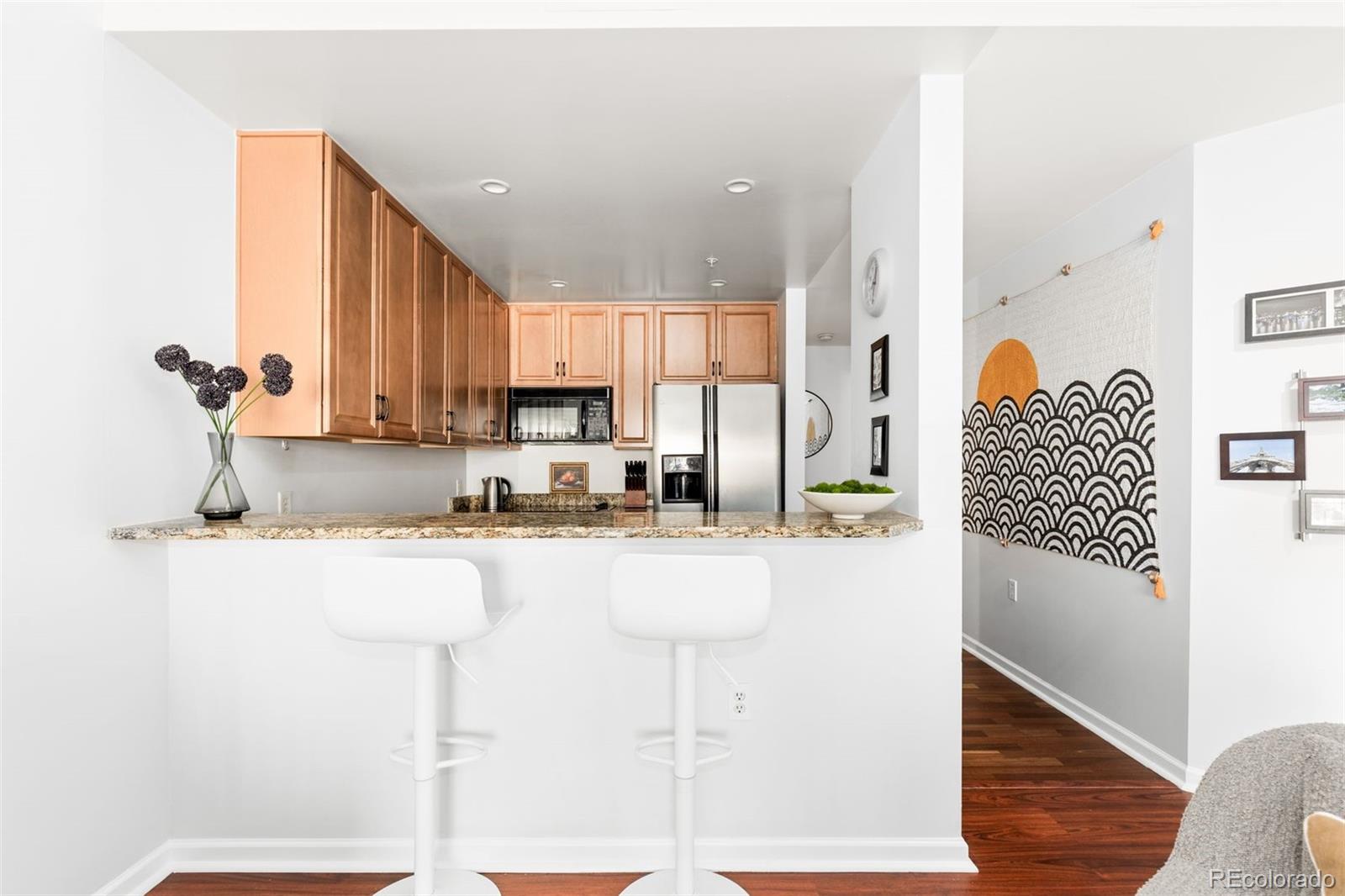 MLS Image #6 for 925 n lincoln street,denver, Colorado