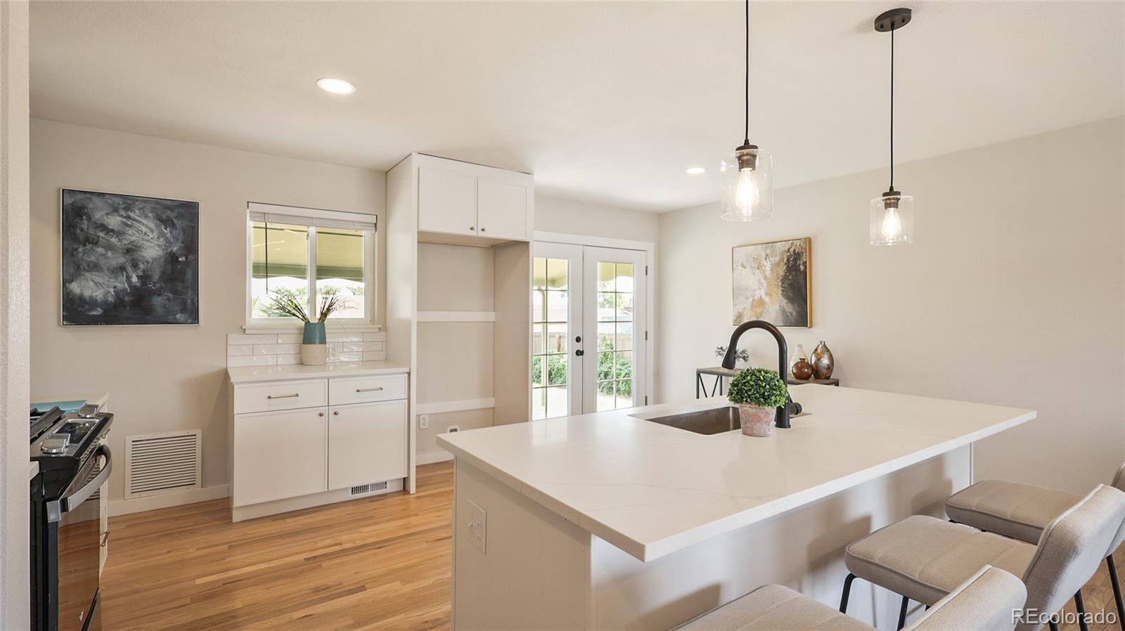 MLS Image #5 for 941  bronco road,denver, Colorado