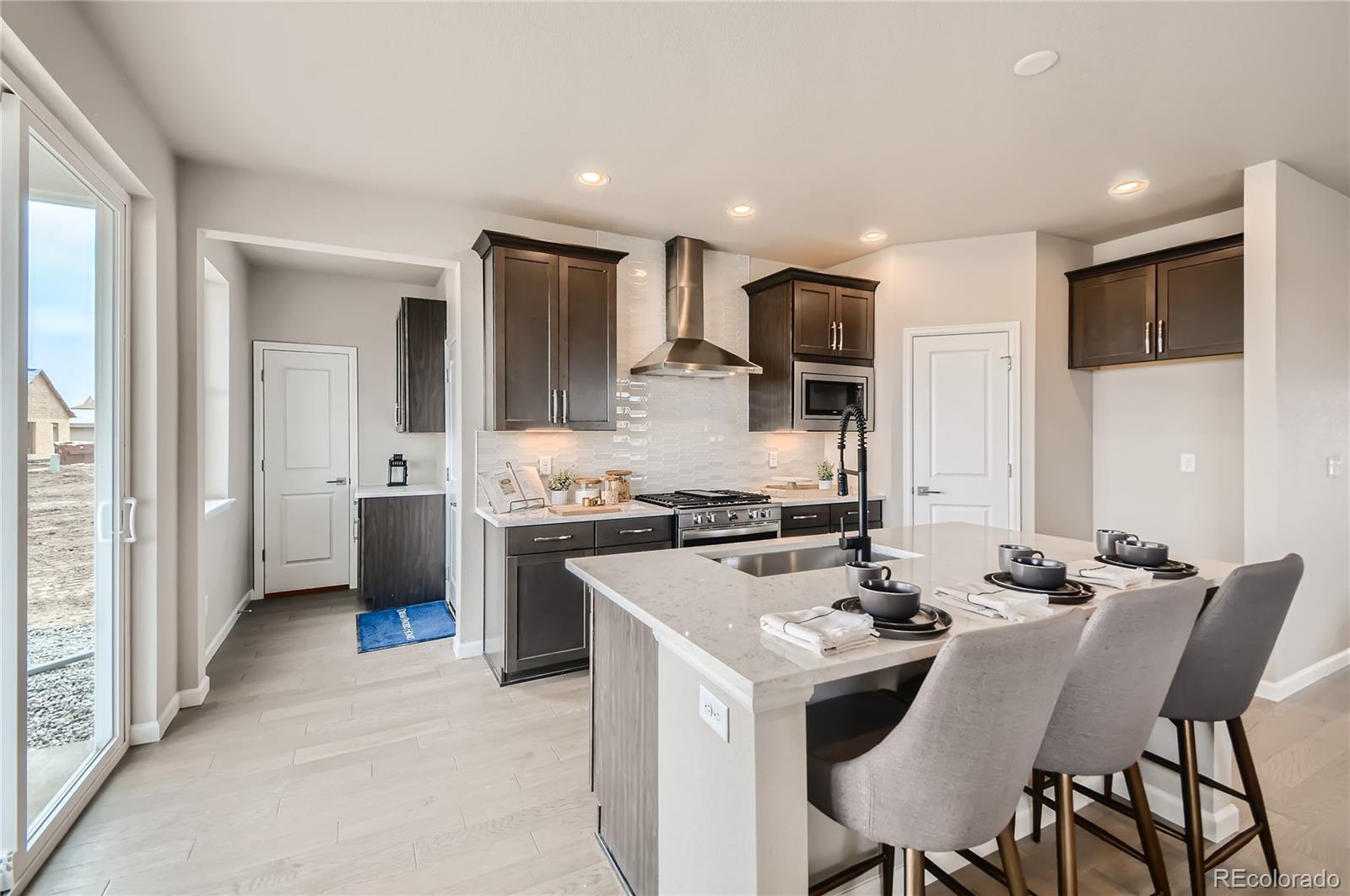 MLS Image #10 for 54930 e 28th place,strasburg, Colorado
