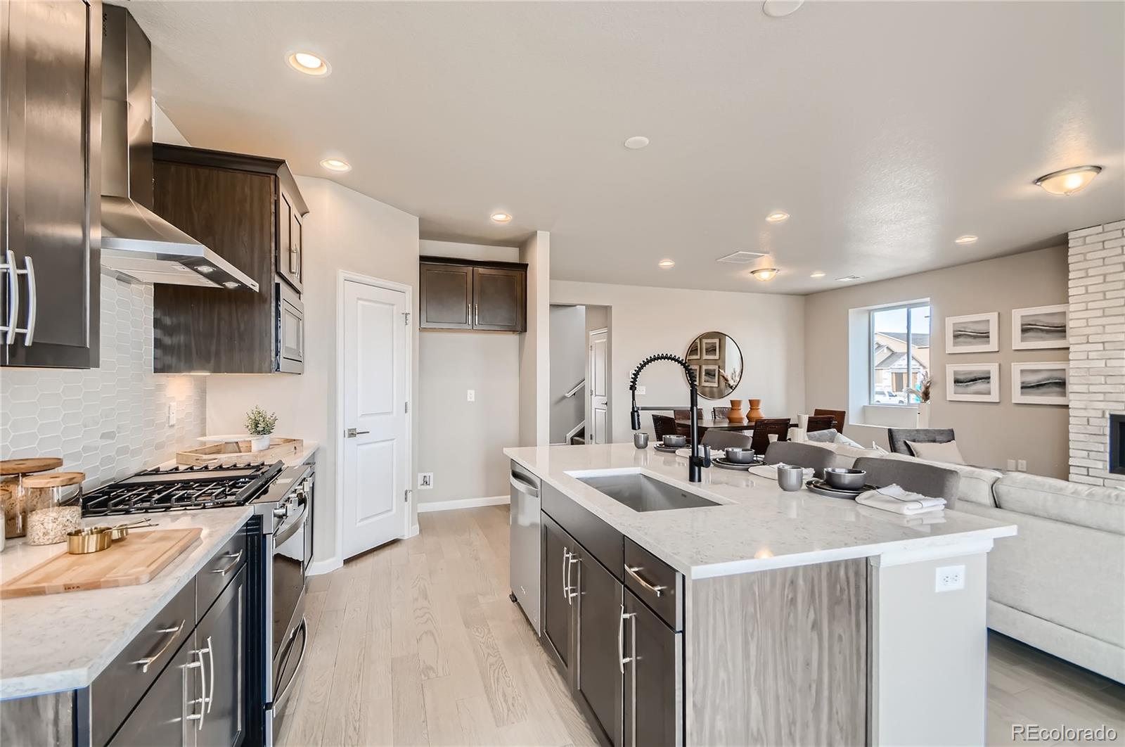 MLS Image #11 for 54930 e 28th place,strasburg, Colorado