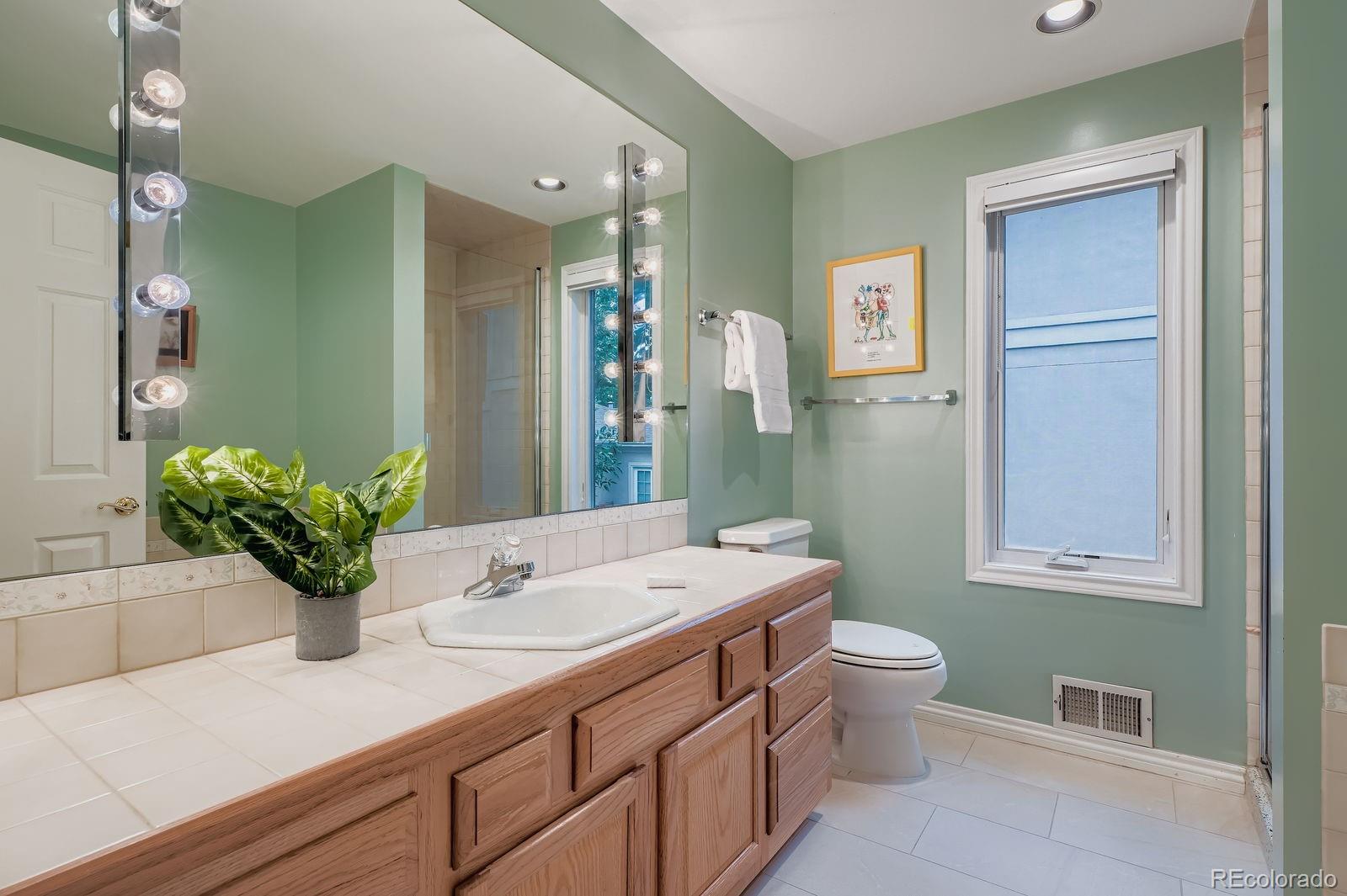 MLS Image #19 for 1520 s university boulevard,denver, Colorado