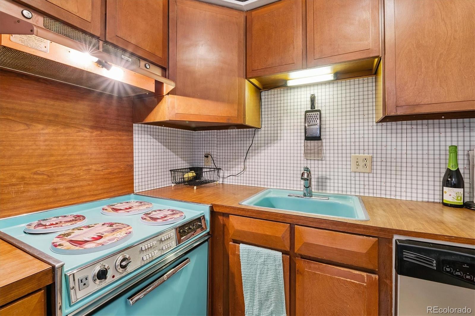 MLS Image #7 for 1155 n ash street,denver, Colorado