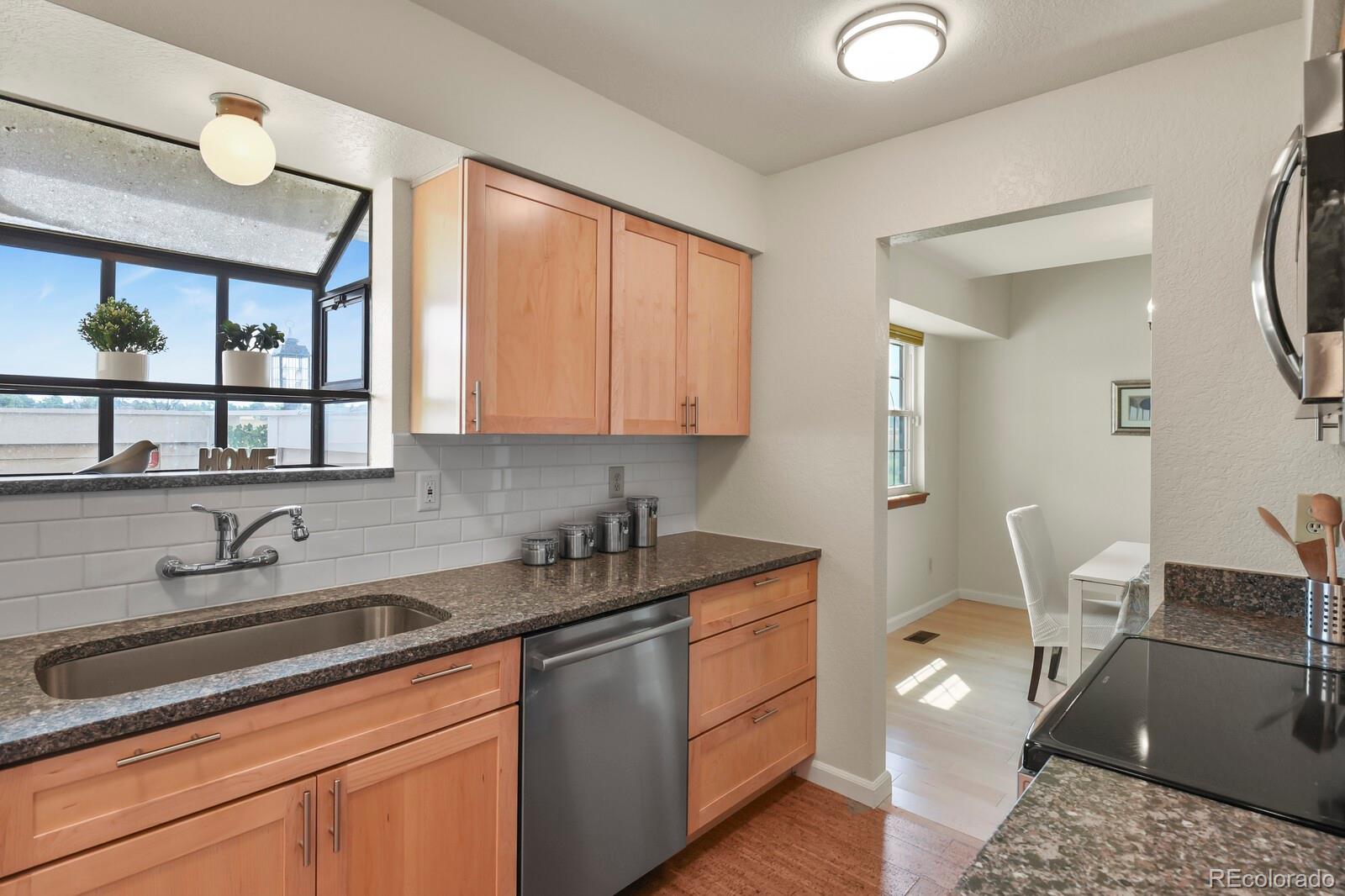 MLS Image #10 for 140 s fraser circle,aurora, Colorado