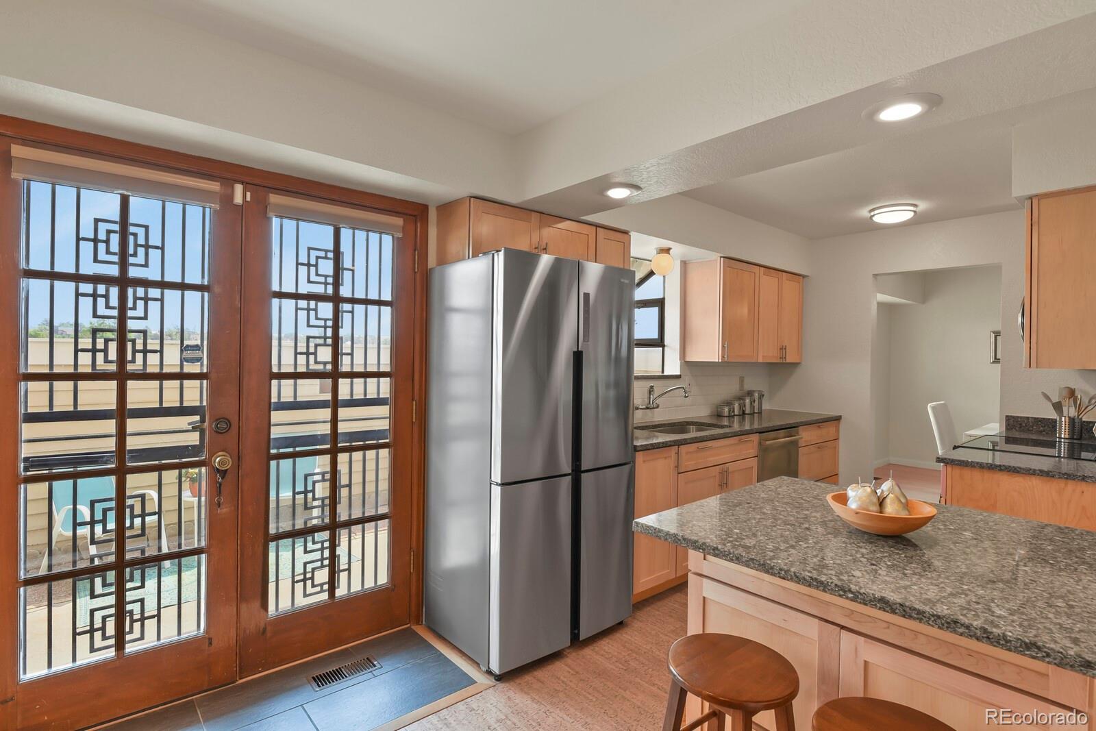MLS Image #12 for 140 s fraser circle,aurora, Colorado