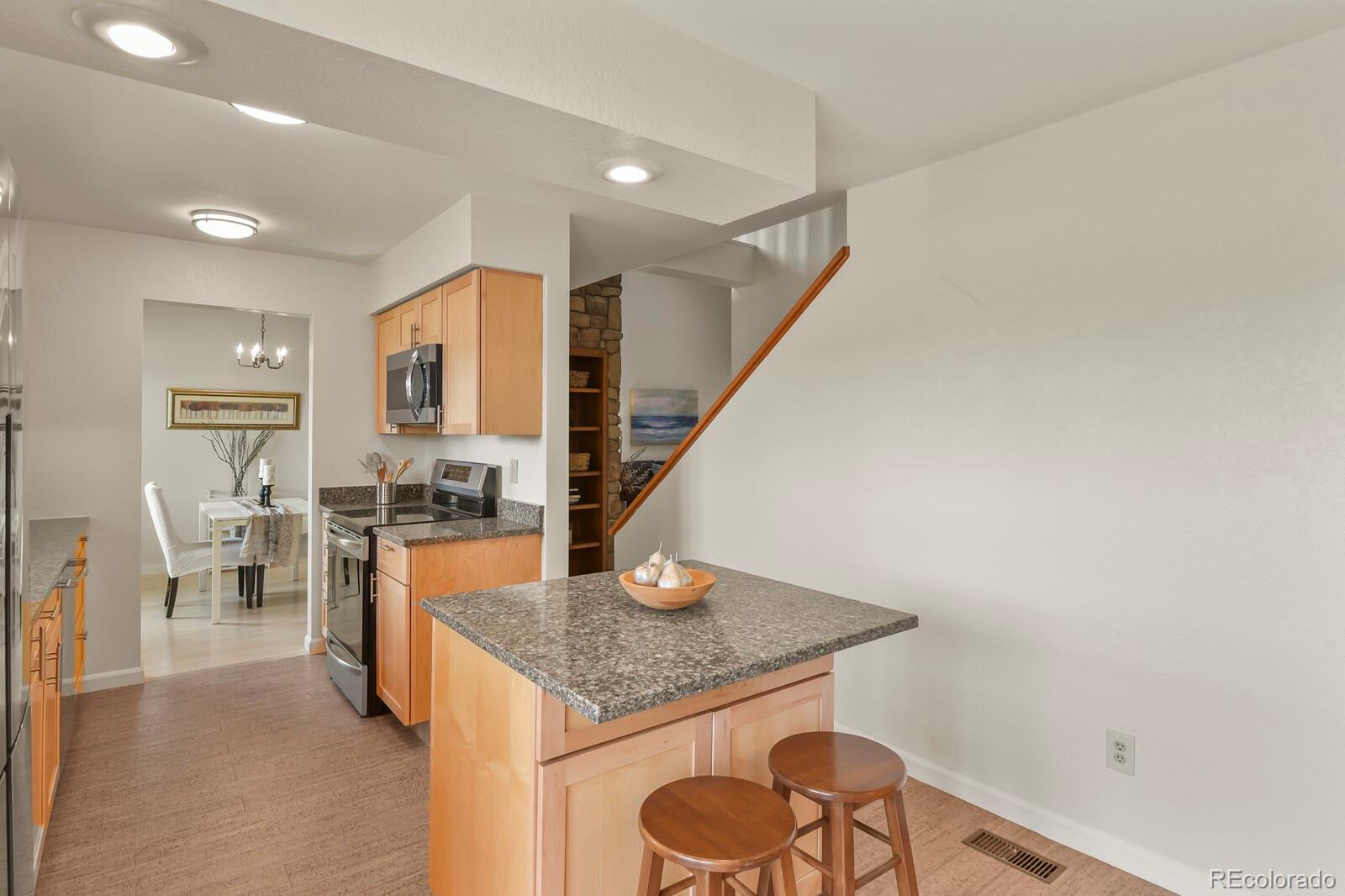 MLS Image #13 for 140 s fraser circle,aurora, Colorado