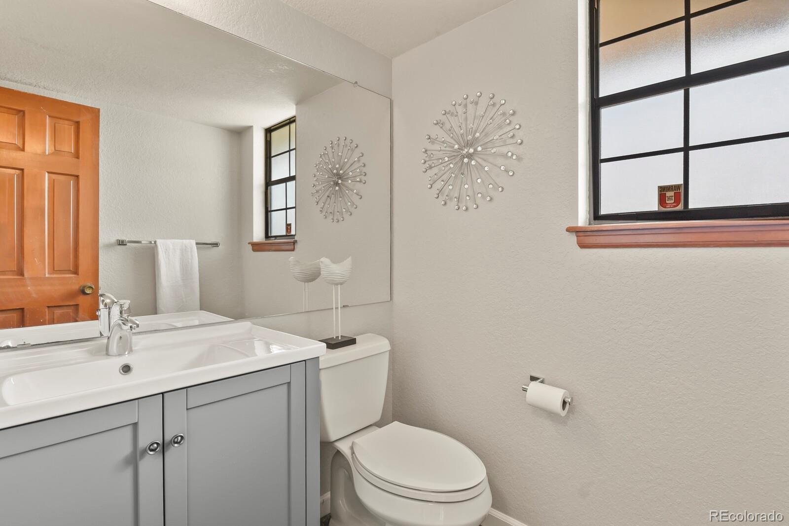 MLS Image #16 for 140 s fraser circle,aurora, Colorado