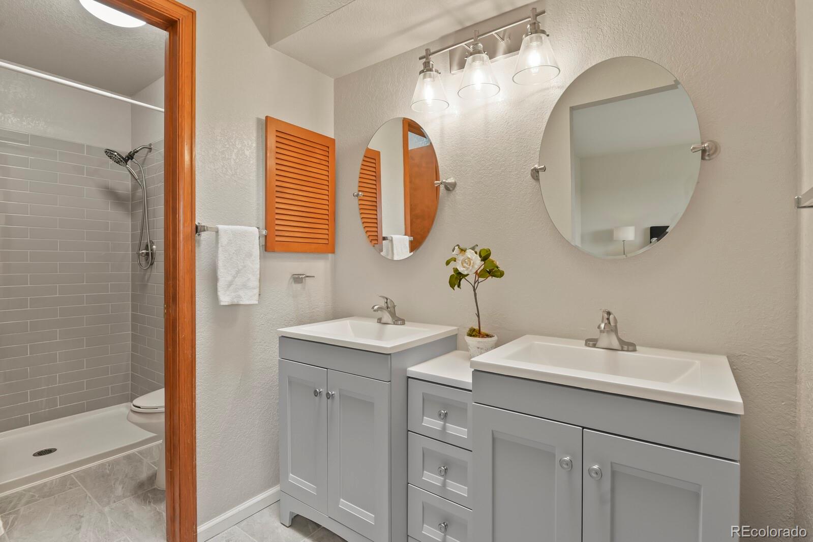MLS Image #23 for 140 s fraser circle,aurora, Colorado