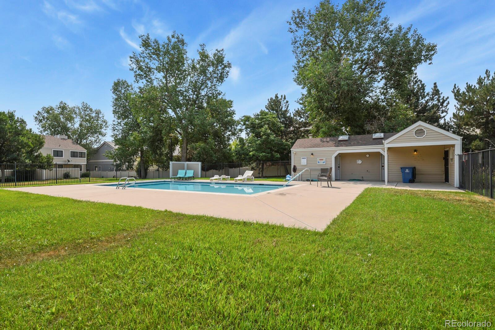 MLS Image #34 for 140 s fraser circle,aurora, Colorado