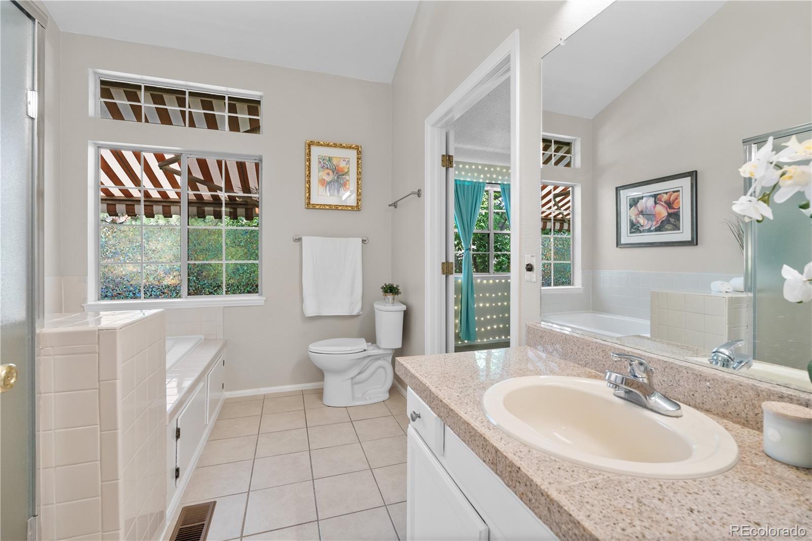 MLS Image #14 for 1470 s quebec way,denver, Colorado