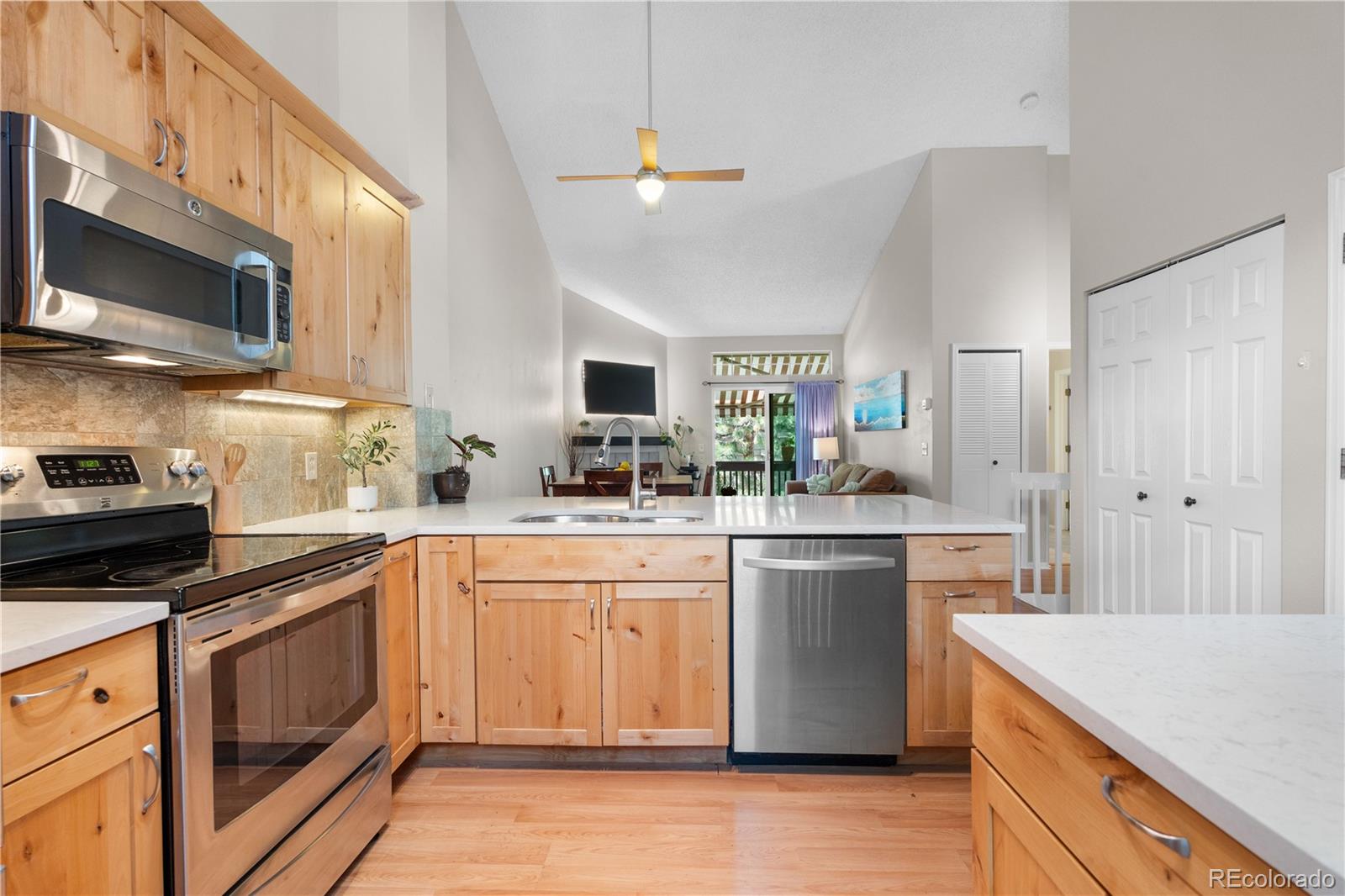 MLS Image #6 for 1470 s quebec way,denver, Colorado