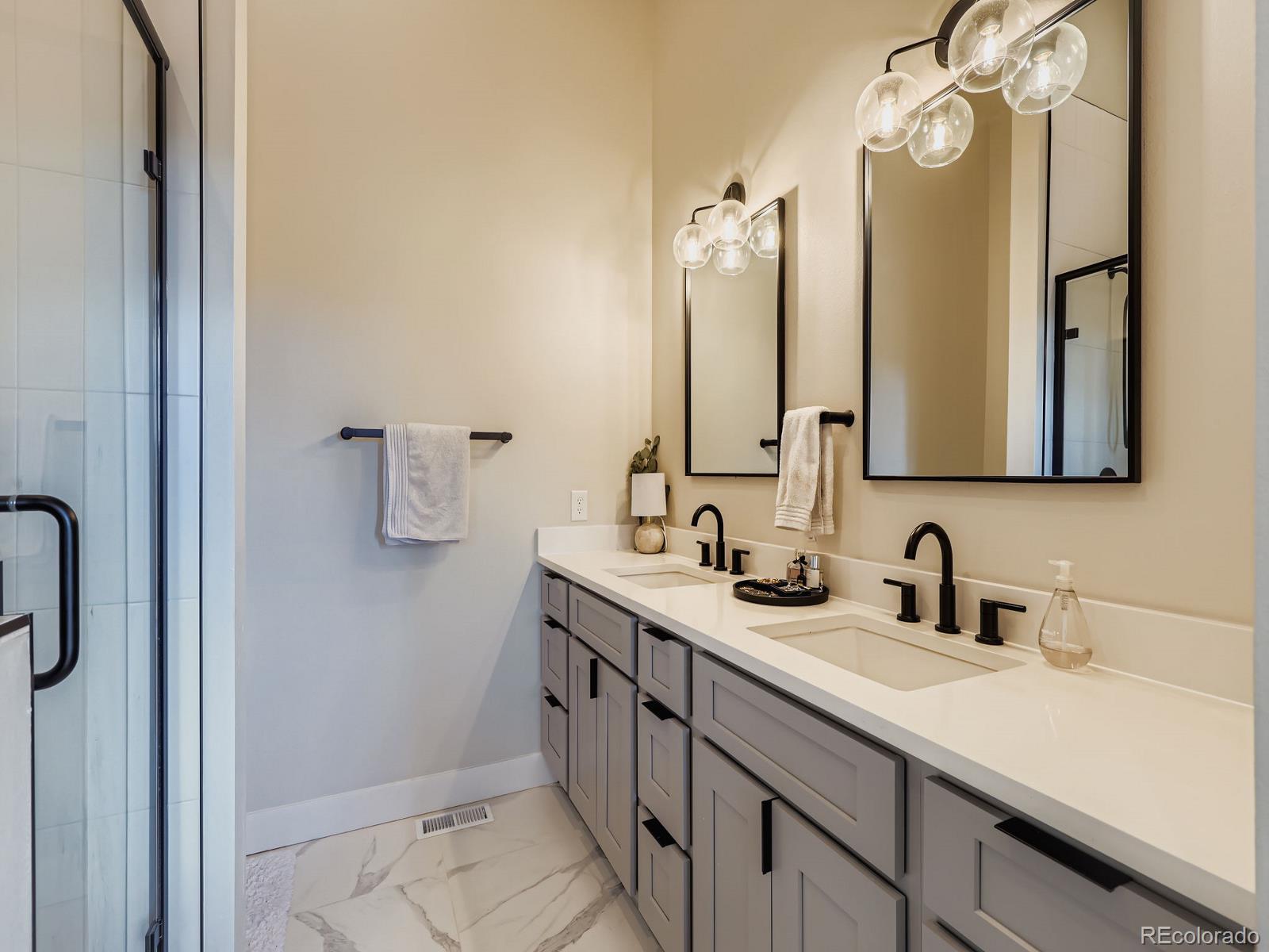MLS Image #11 for 1921 w elk place,denver, Colorado