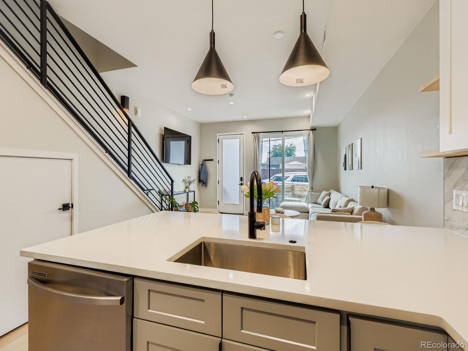 MLS Image #6 for 1921 w elk place,denver, Colorado