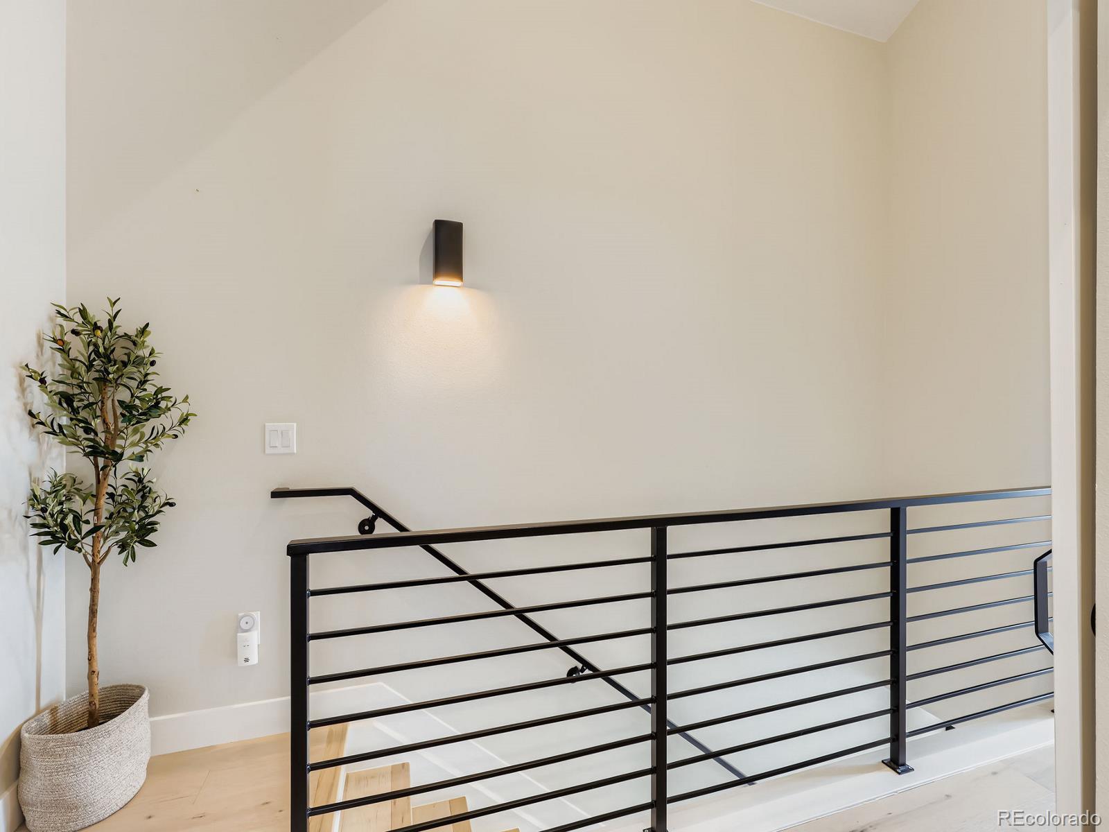MLS Image #8 for 1921 w elk place,denver, Colorado