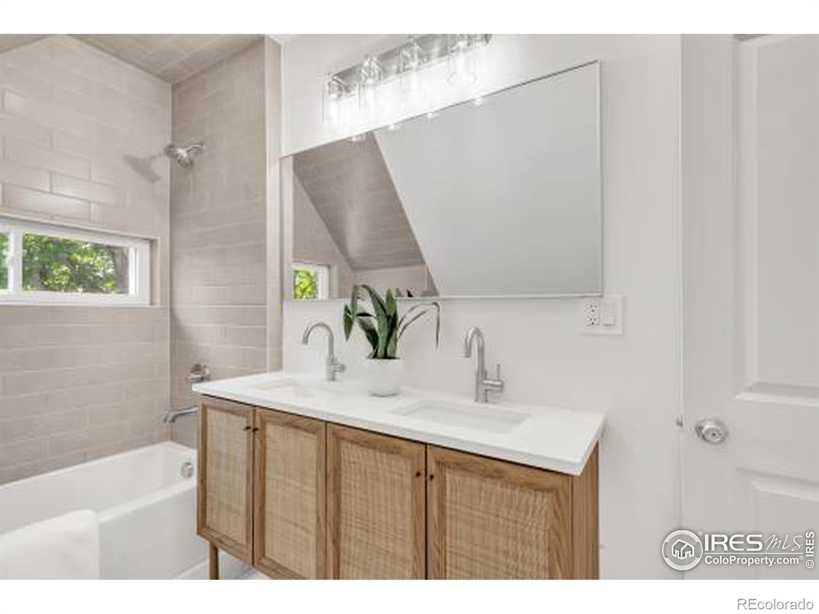 MLS Image #29 for 3139 n vine street,denver, Colorado