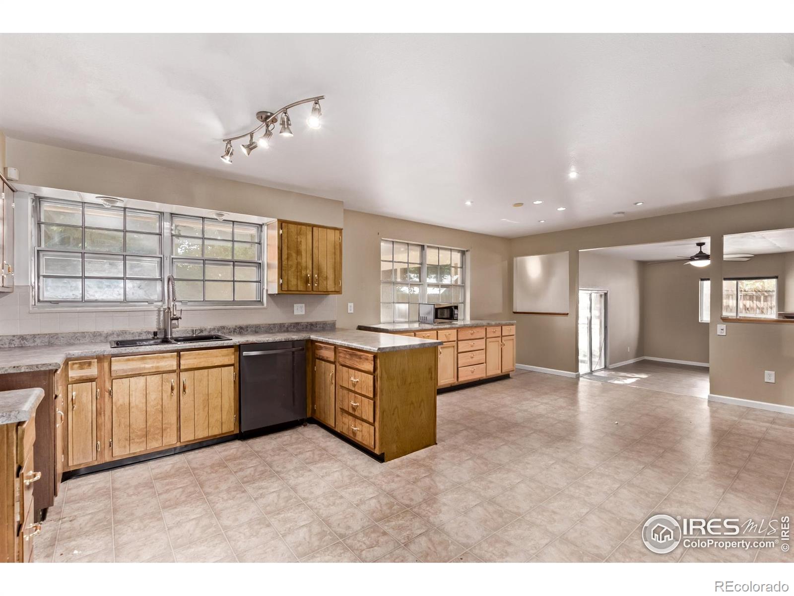 MLS Image #9 for 6131  wolff street,arvada, Colorado