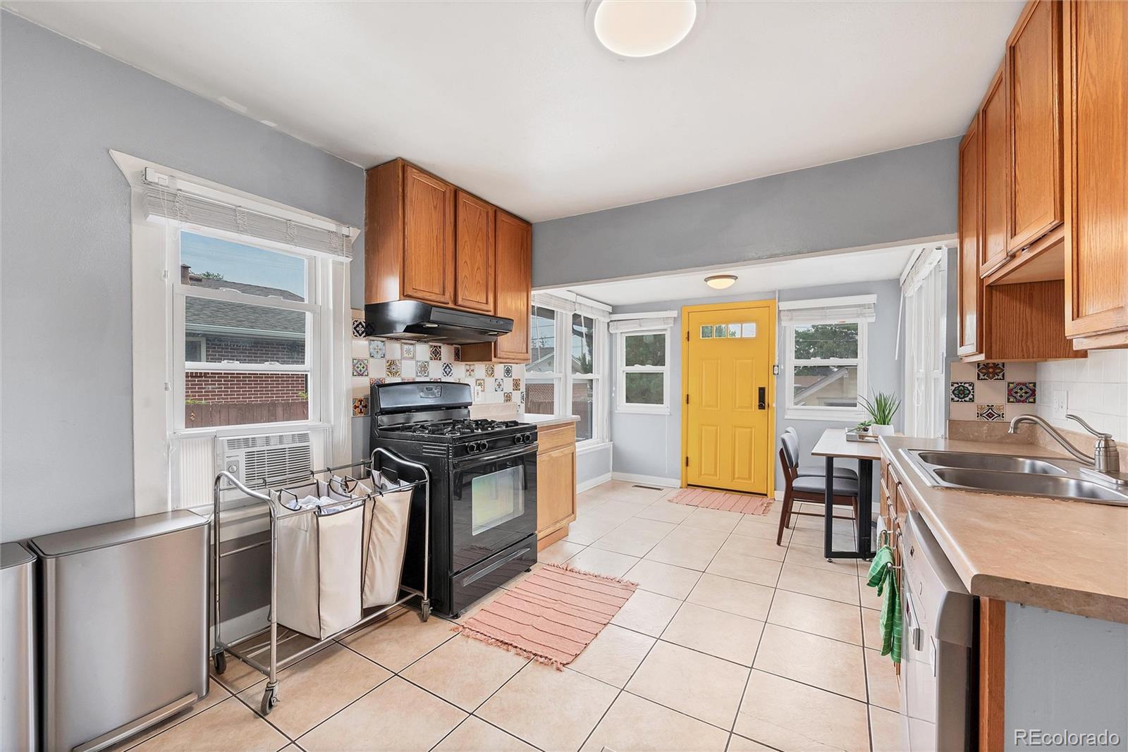 MLS Image #9 for 512 s perry street,denver, Colorado