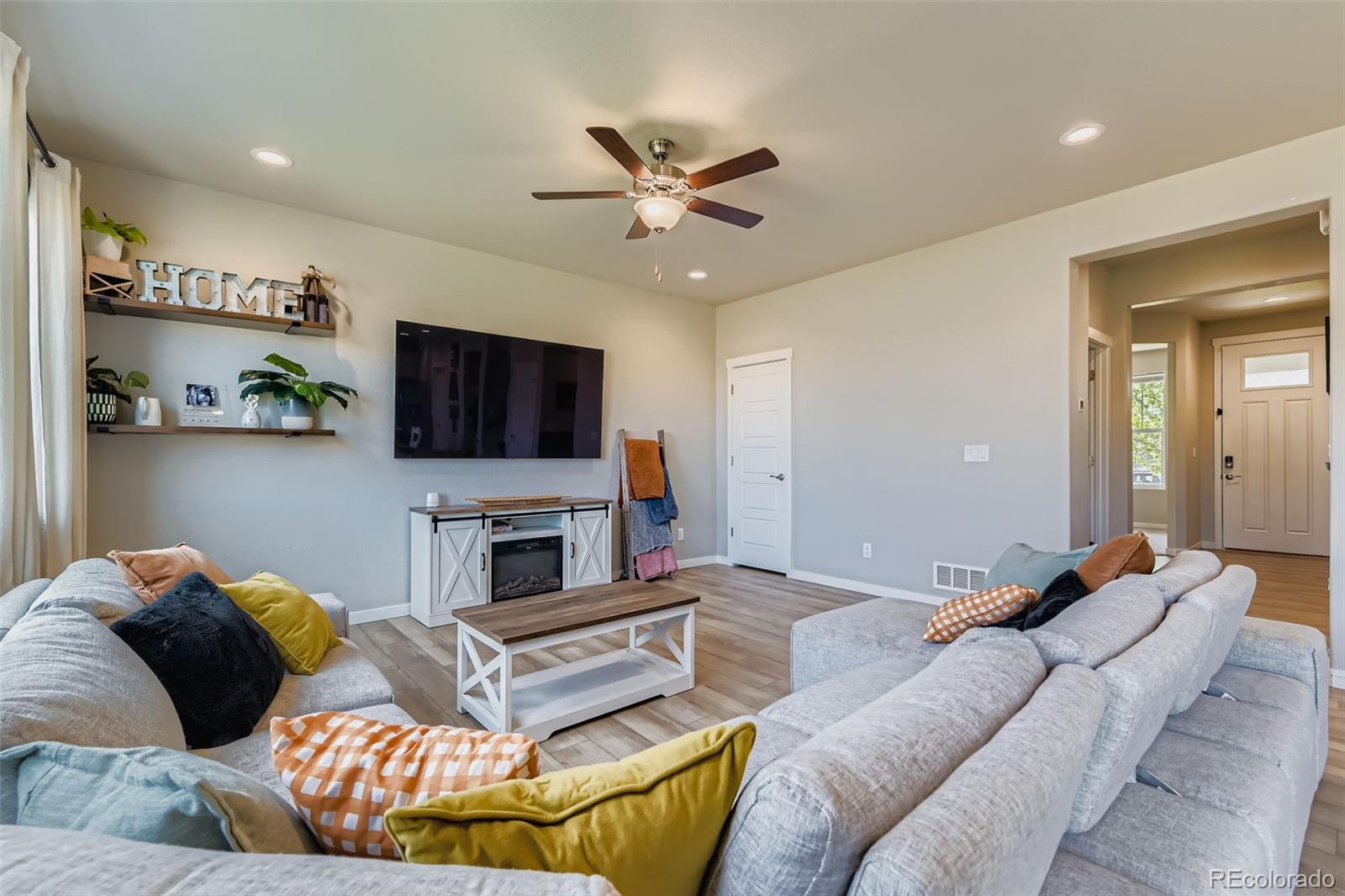 MLS Image #3 for 107  jacobs way,lochbuie, Colorado