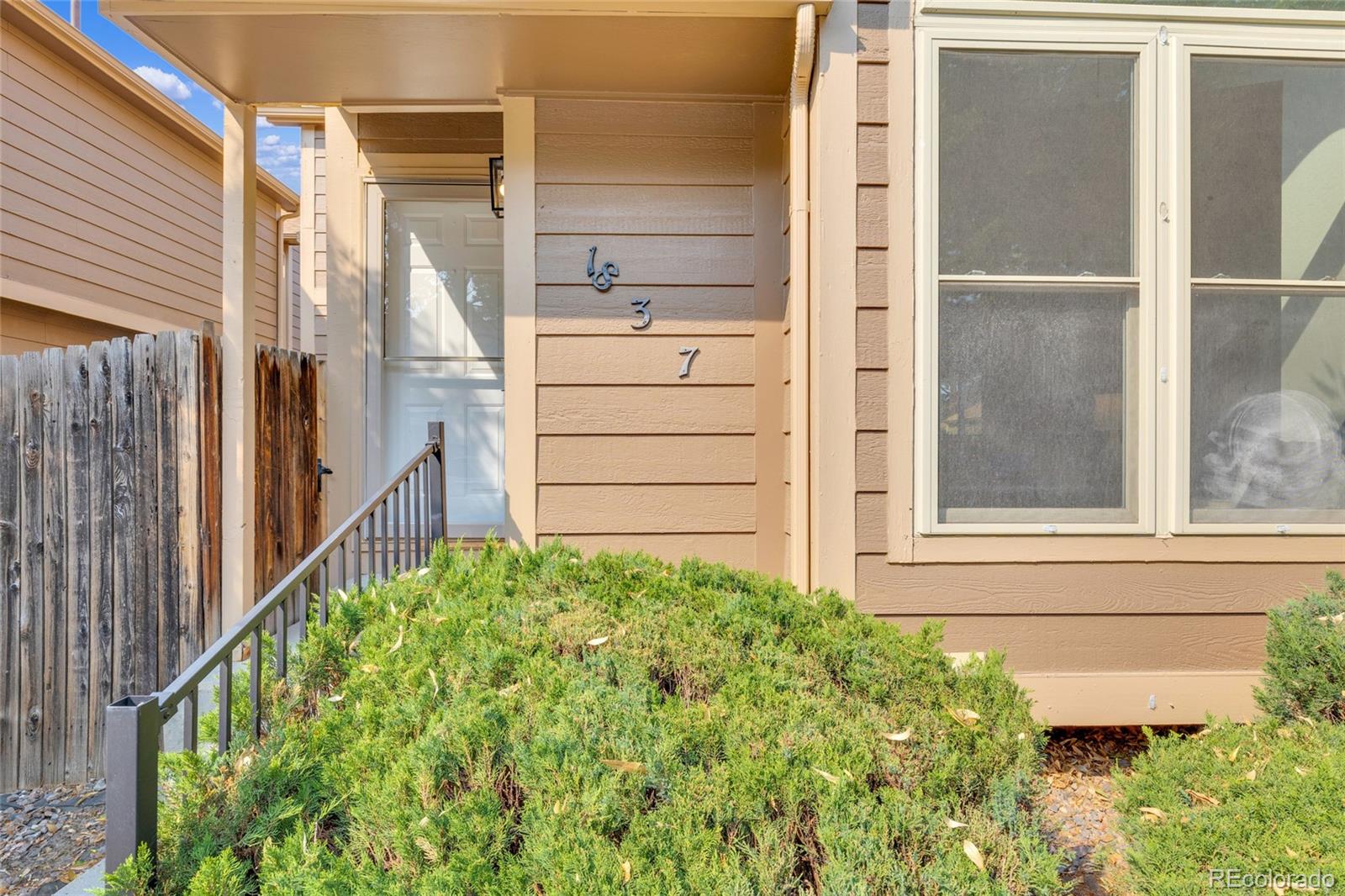MLS Image #3 for 1837 s pitkin circle,aurora, Colorado