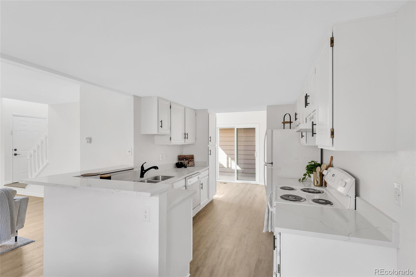 MLS Image #4 for 1837 s pitkin circle,aurora, Colorado