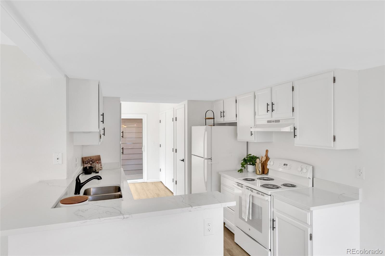 MLS Image #5 for 1837 s pitkin circle,aurora, Colorado