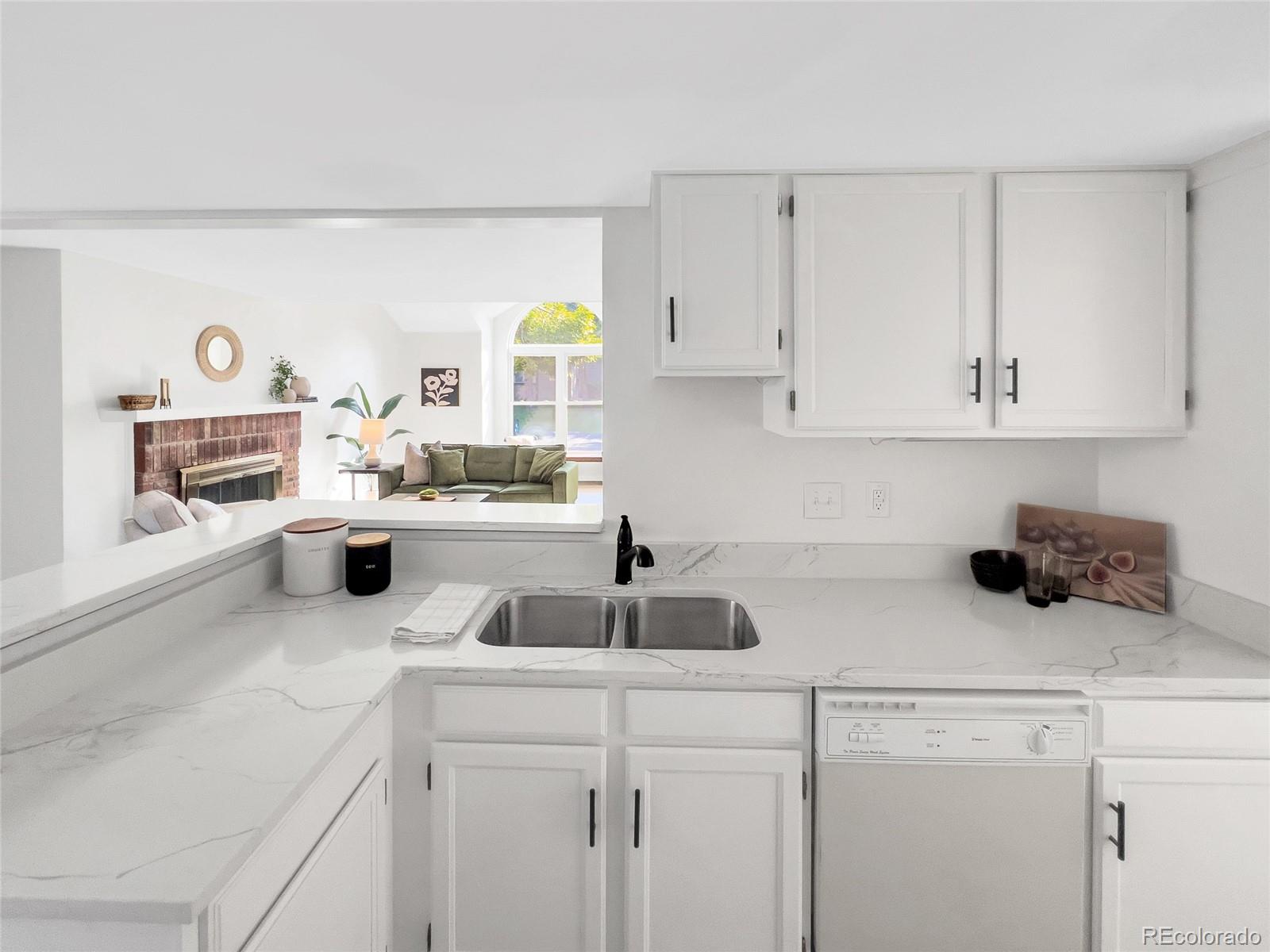 MLS Image #6 for 1837 s pitkin circle,aurora, Colorado