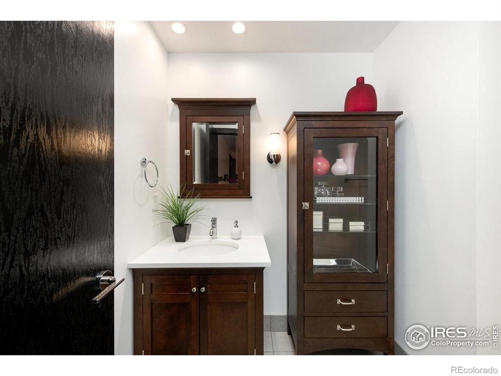 MLS Image #32 for 1927 s grant street,denver, Colorado