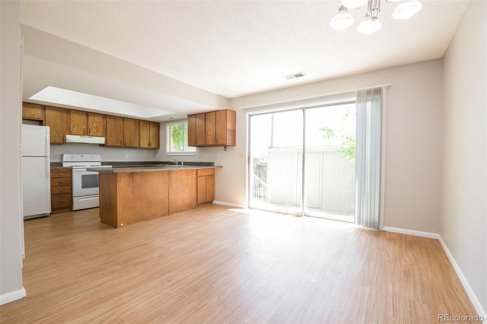 MLS Image #5 for 9054 e lehigh avenue,denver, Colorado