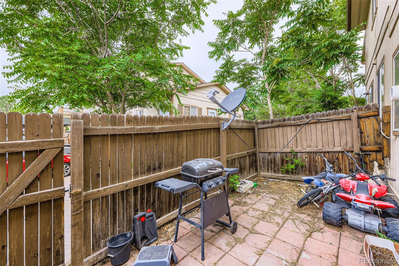 MLS Image #10 for 2626  devonshire court,denver, Colorado