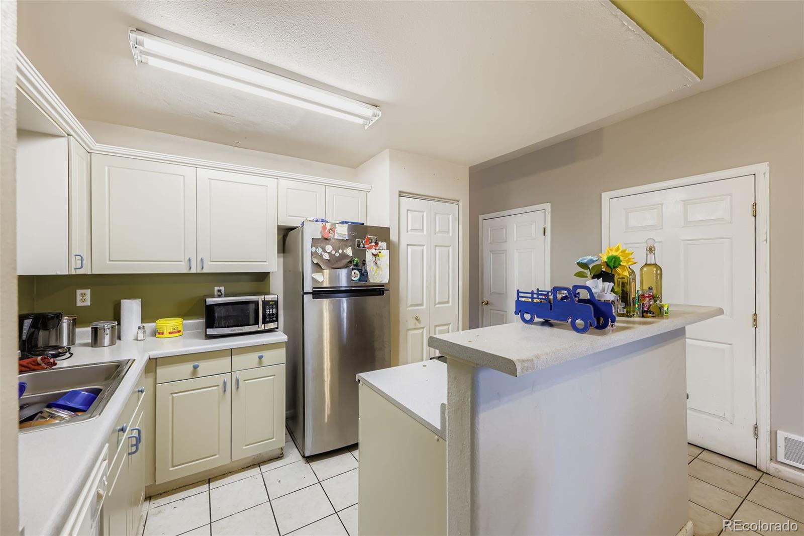 MLS Image #5 for 2626  devonshire court,denver, Colorado